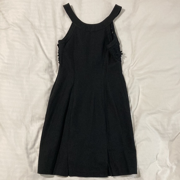 Gorgeous black dress with floral appliqués on bodice - Picture 2 of 7